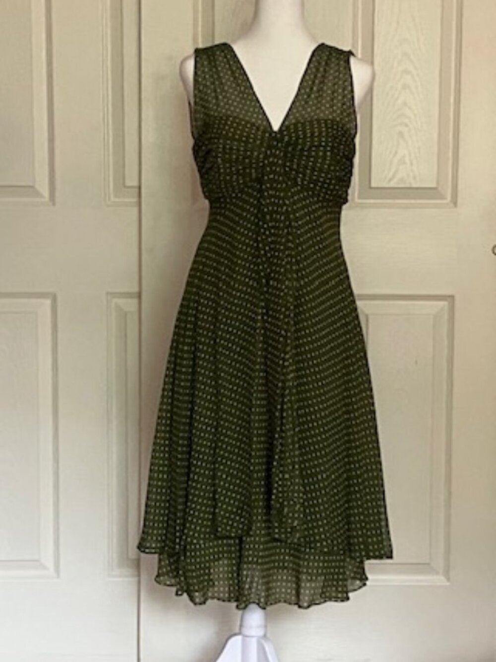 Donna Ricco Sleeveless Polka Dots Silk Dress in Moss Green, Size 4